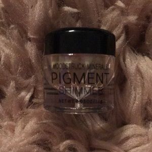 Younique shimmer pigment “angelic”